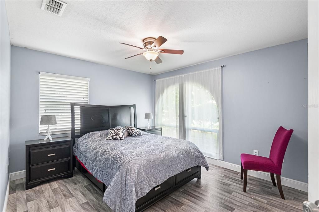 En Venta: $439,000 (4 camas, 2 baños, 2188 Pies cuadrados)