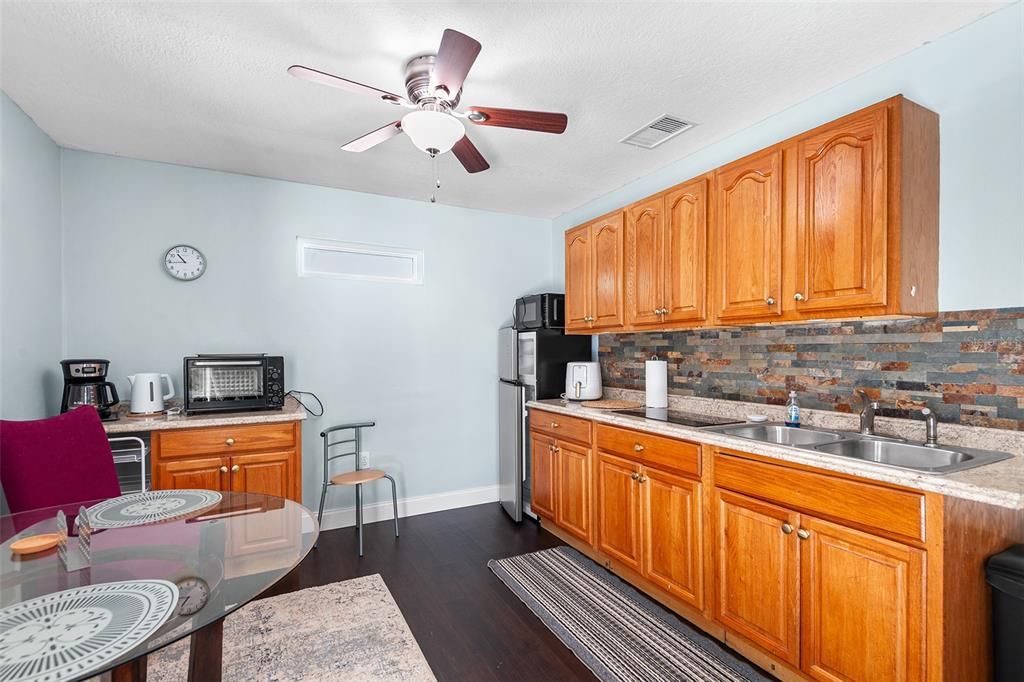 En Venta: $439,000 (4 camas, 2 baños, 2188 Pies cuadrados)