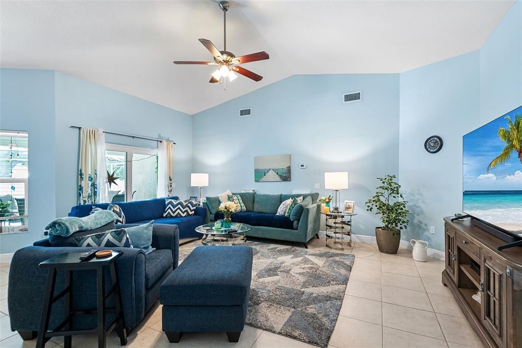 En Venta: $439,000 (4 camas, 2 baños, 2188 Pies cuadrados)