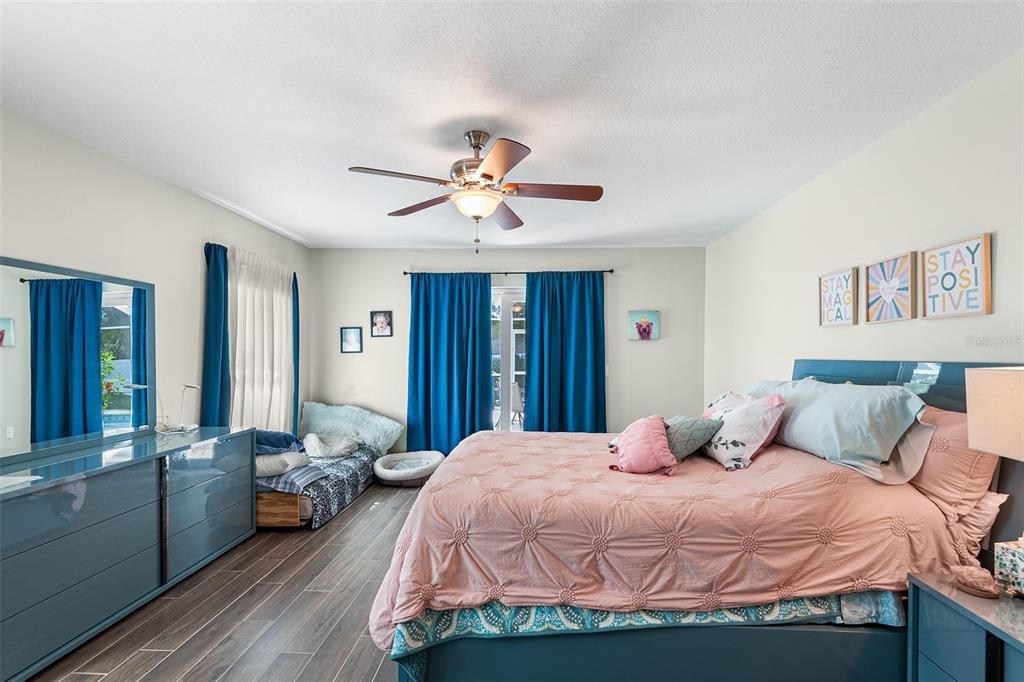 En Venta: $439,000 (4 camas, 2 baños, 2188 Pies cuadrados)