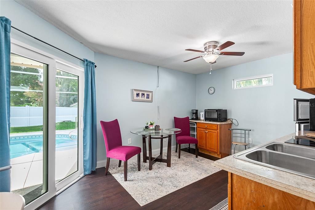 En Venta: $439,000 (4 camas, 2 baños, 2188 Pies cuadrados)