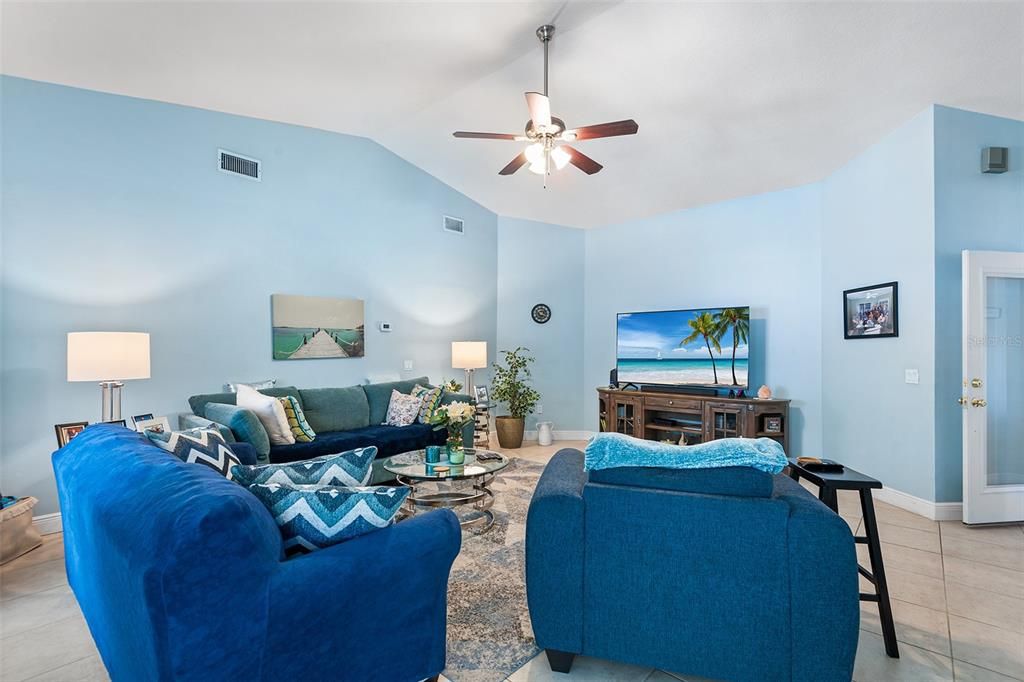 En Venta: $439,000 (4 camas, 2 baños, 2188 Pies cuadrados)