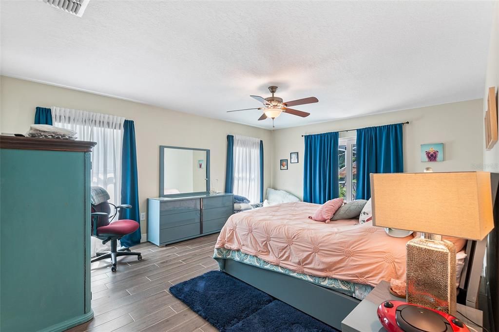 En Venta: $439,000 (4 camas, 2 baños, 2188 Pies cuadrados)