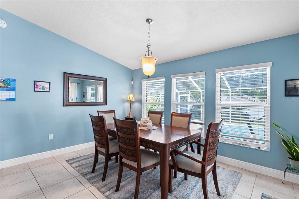 En Venta: $439,000 (4 camas, 2 baños, 2188 Pies cuadrados)