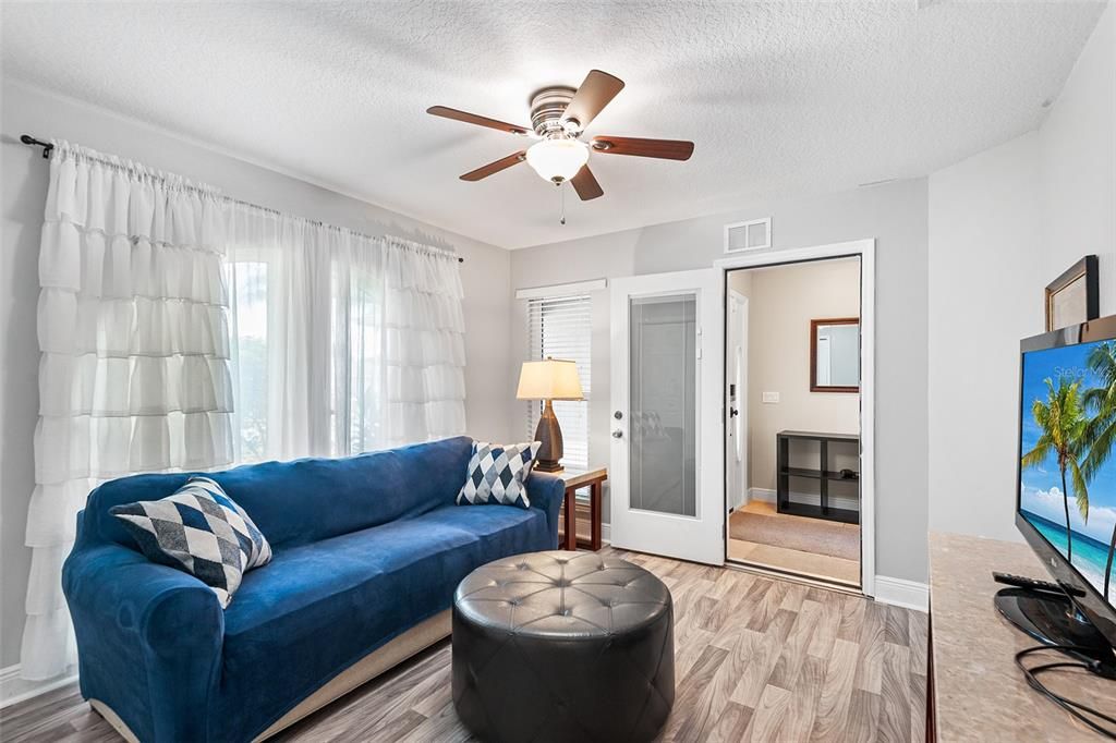 En Venta: $439,000 (4 camas, 2 baños, 2188 Pies cuadrados)