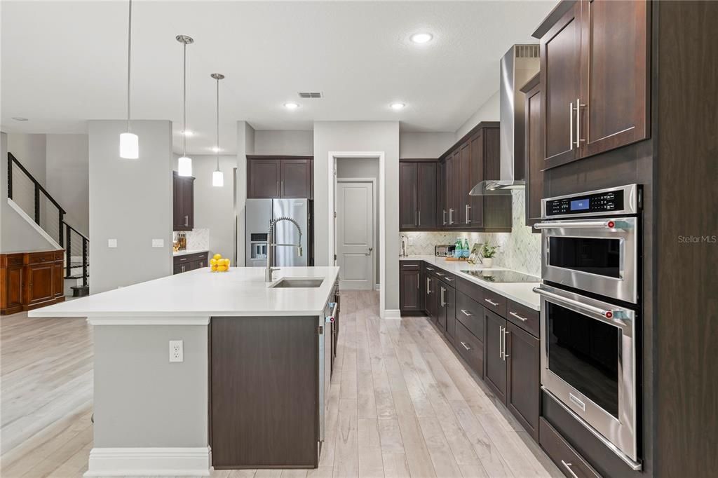 На продажу: $1,595,000 (7 спален, 5 ванн, 5169 Квадратных фут)