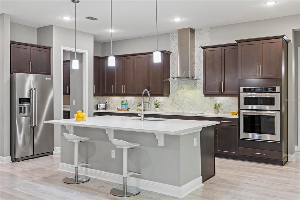 На продажу: $1,595,000 (7 спален, 5 ванн, 5169 Квадратных фут)