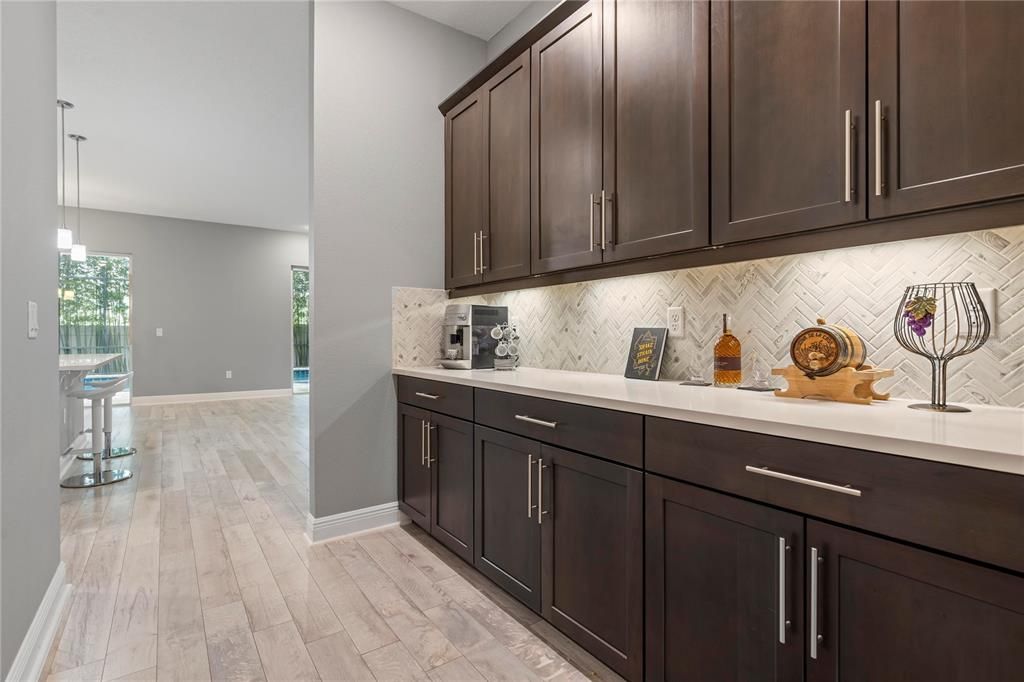 На продажу: $1,595,000 (7 спален, 5 ванн, 5169 Квадратных фут)