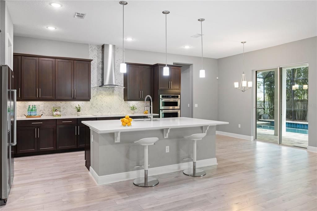 На продажу: $1,595,000 (7 спален, 5 ванн, 5169 Квадратных фут)