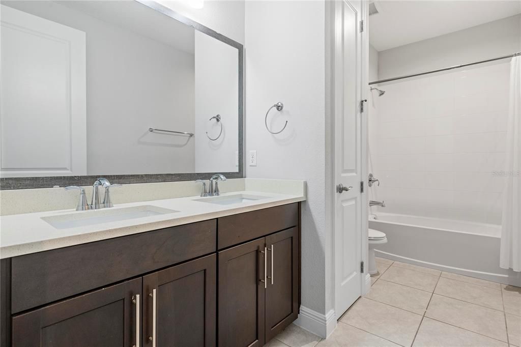 На продажу: $1,595,000 (7 спален, 5 ванн, 5169 Квадратных фут)