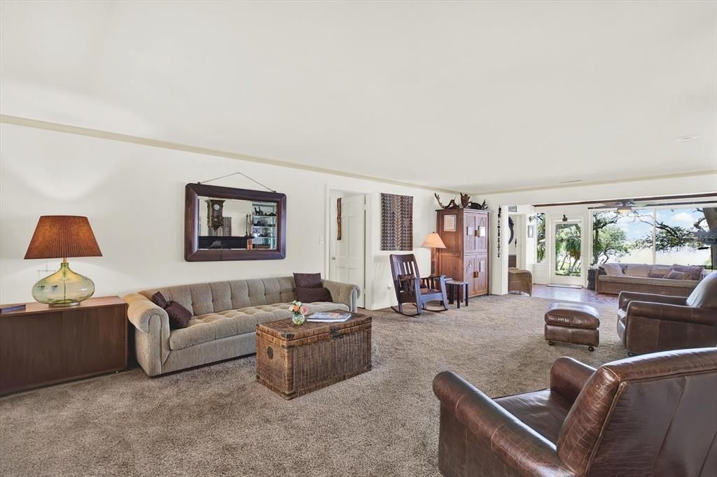 Под контрактом: $3,295,000 (3 спален, 3 ванн, 2990 Квадратных фут)