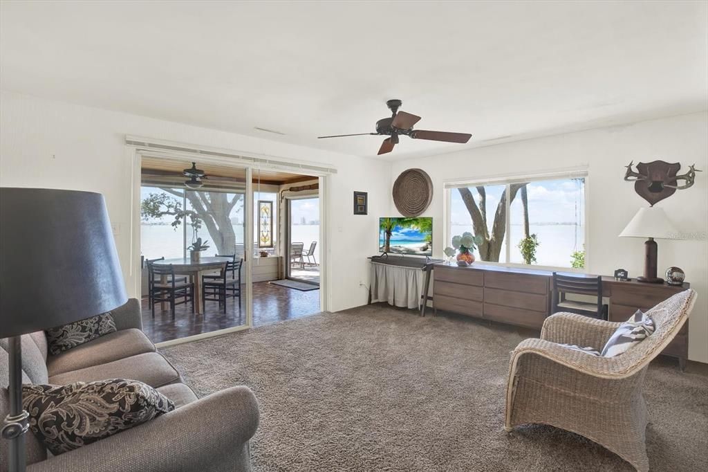 Под контрактом: $3,295,000 (3 спален, 3 ванн, 2990 Квадратных фут)