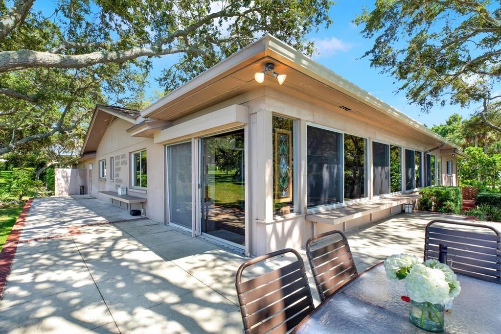 Под контрактом: $3,295,000 (3 спален, 3 ванн, 2990 Квадратных фут)