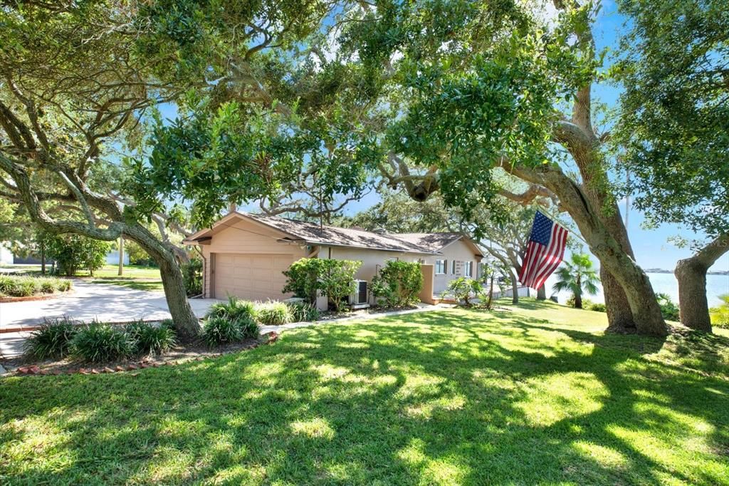 Под контрактом: $3,295,000 (3 спален, 3 ванн, 2990 Квадратных фут)