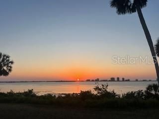 Под контрактом: $3,295,000 (3 спален, 3 ванн, 2990 Квадратных фут)