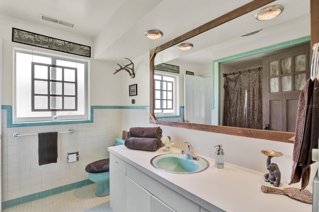 Под контрактом: $3,295,000 (3 спален, 3 ванн, 2990 Квадратных фут)