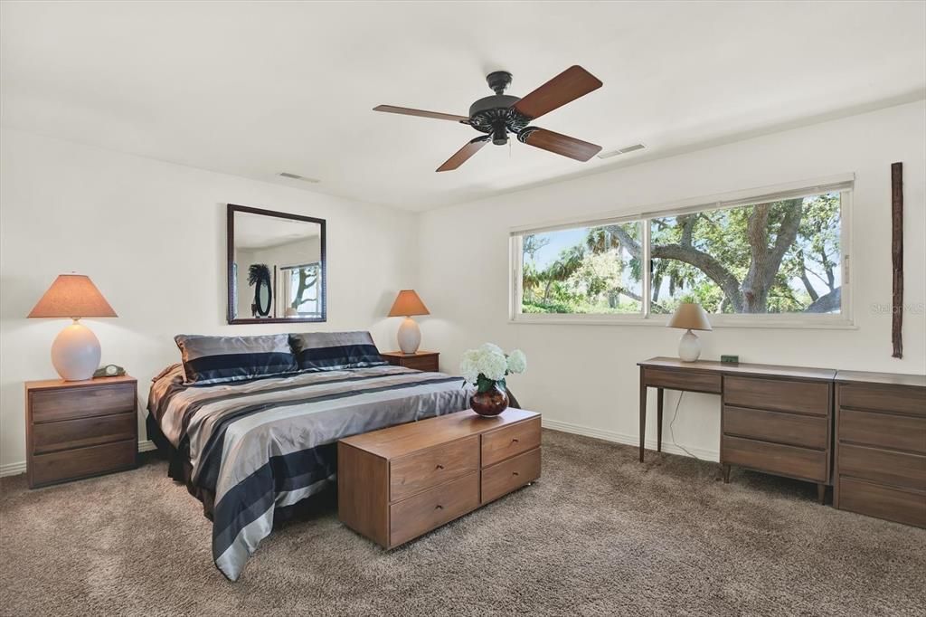 Под контрактом: $3,295,000 (3 спален, 3 ванн, 2990 Квадратных фут)