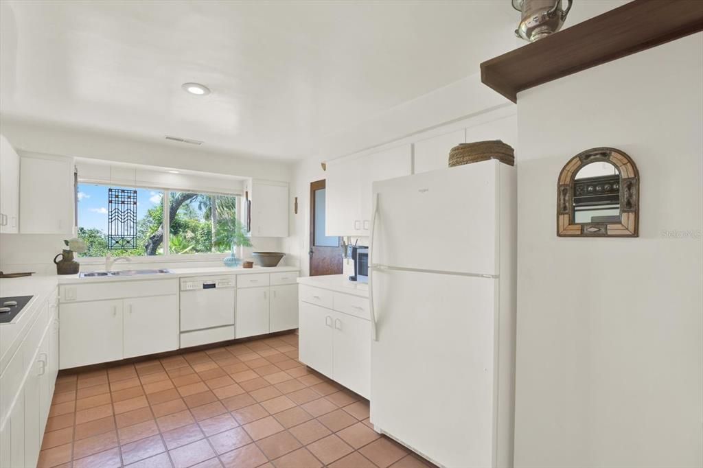 Под контрактом: $3,295,000 (3 спален, 3 ванн, 2990 Квадратных фут)