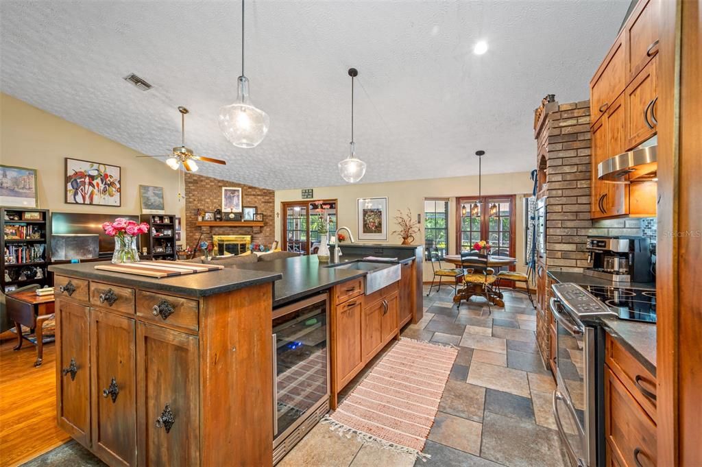 На продажу: $755,000 (3 спален, 2 ванн, 2115 Квадратных фут)