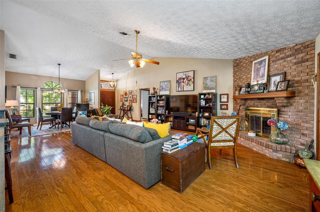 На продажу: $755,000 (3 спален, 2 ванн, 2115 Квадратных фут)