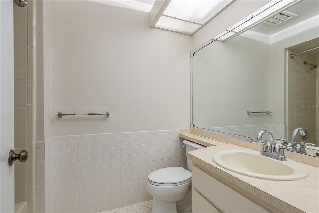 Active With Contract: $185,000 (2 beds, 2 baths, 1232 Square Feet)