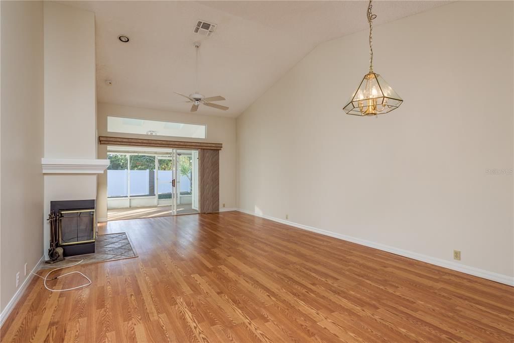 Active With Contract: $185,000 (2 beds, 2 baths, 1232 Square Feet)