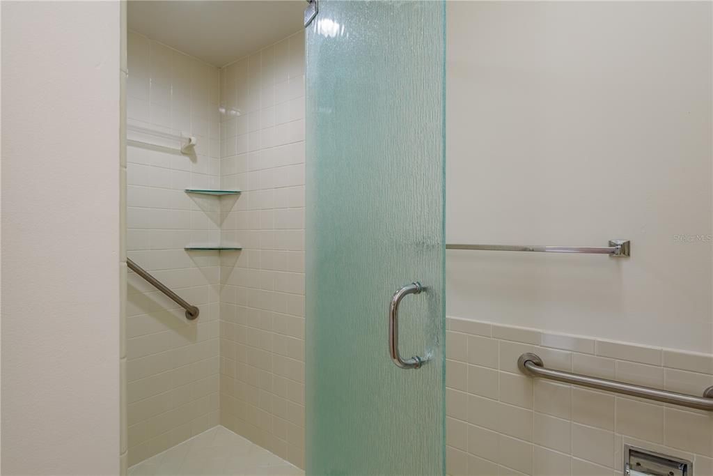 Active With Contract: $185,000 (2 beds, 2 baths, 1232 Square Feet)