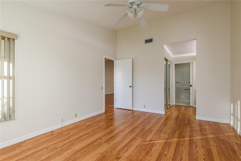 Active With Contract: $185,000 (2 beds, 2 baths, 1232 Square Feet)