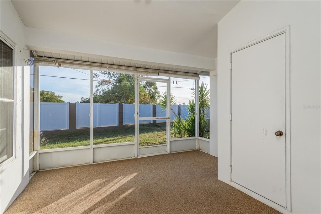 Active With Contract: $185,000 (2 beds, 2 baths, 1232 Square Feet)