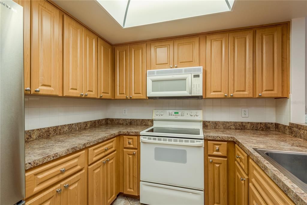 Active With Contract: $185,000 (2 beds, 2 baths, 1232 Square Feet)