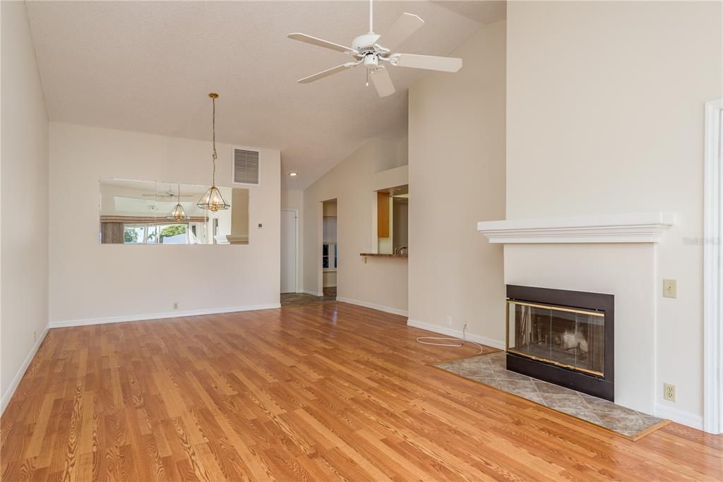 Active With Contract: $185,000 (2 beds, 2 baths, 1232 Square Feet)