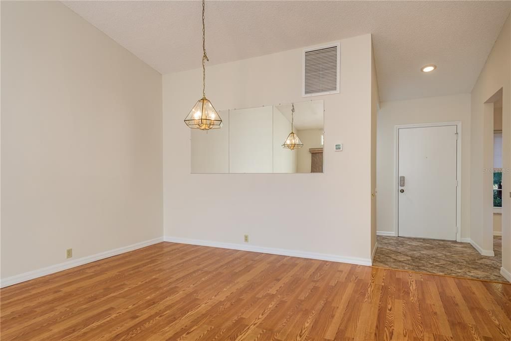 Active With Contract: $185,000 (2 beds, 2 baths, 1232 Square Feet)