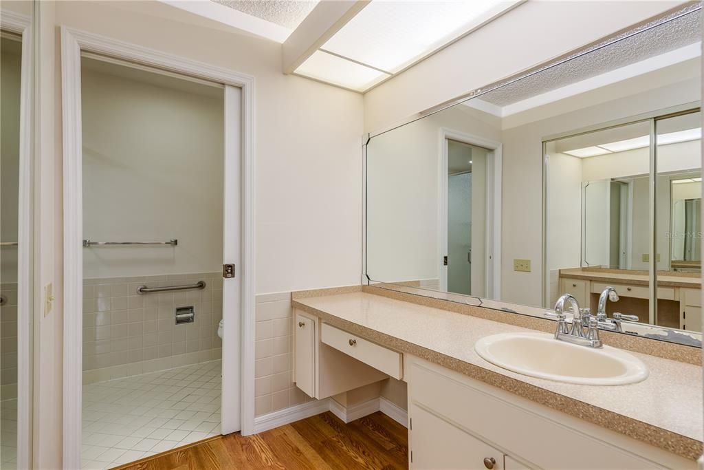 Active With Contract: $185,000 (2 beds, 2 baths, 1232 Square Feet)