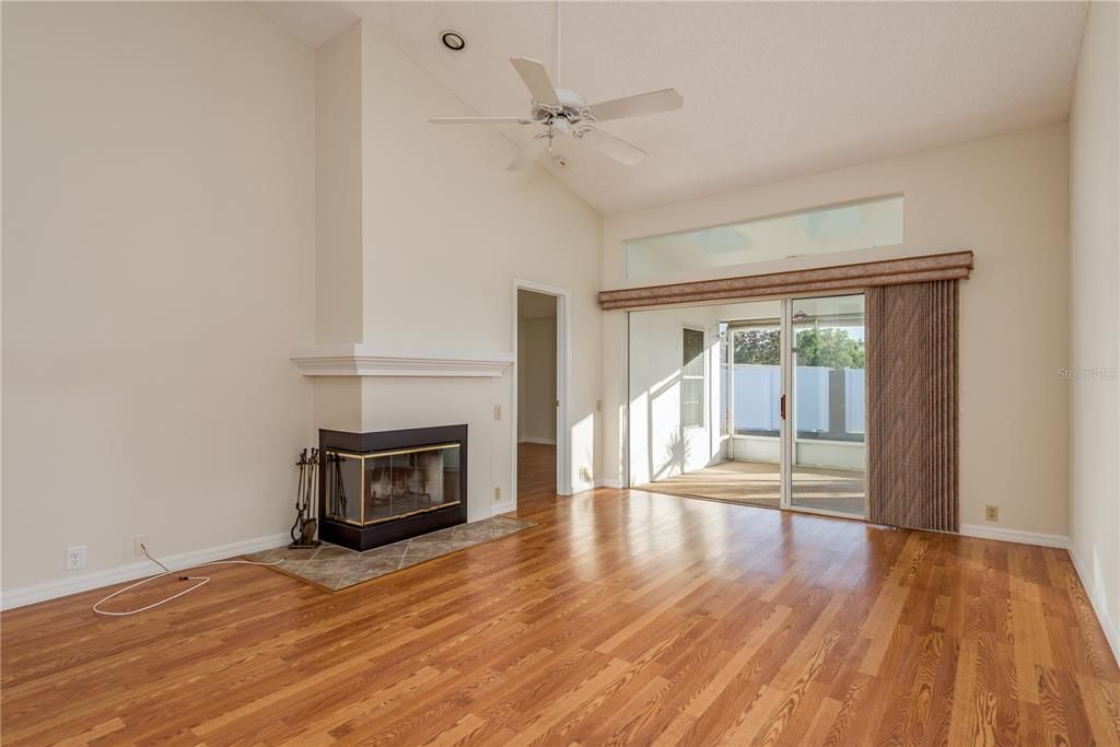 Active With Contract: $185,000 (2 beds, 2 baths, 1232 Square Feet)