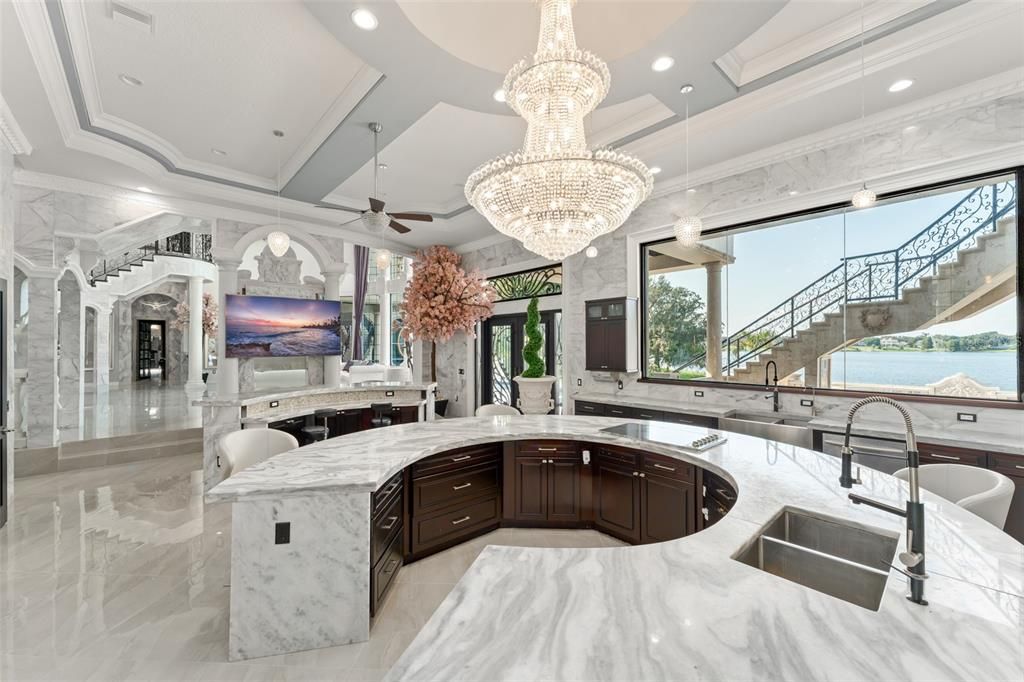 For Sale: $6,395,000 (5 beds, 8 baths, 11861 Square Feet)