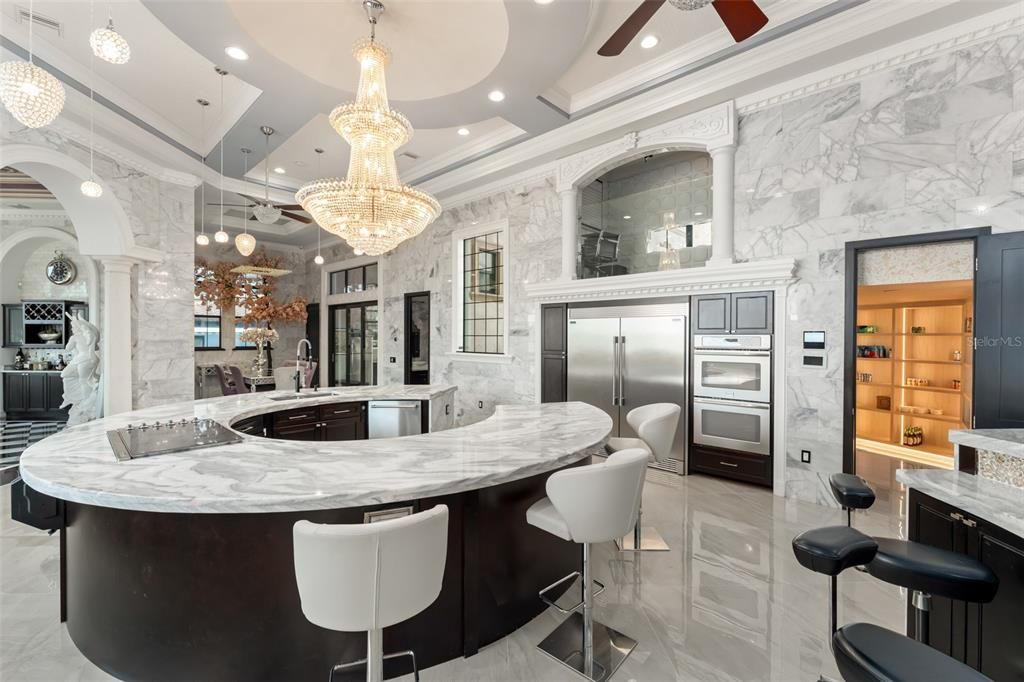 For Sale: $6,395,000 (5 beds, 8 baths, 11861 Square Feet)