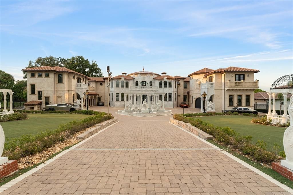 For Sale: $6,395,000 (5 beds, 8 baths, 11861 Square Feet)
