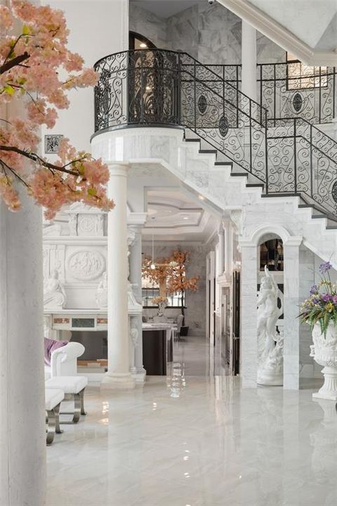 For Sale: $6,395,000 (5 beds, 8 baths, 11861 Square Feet)