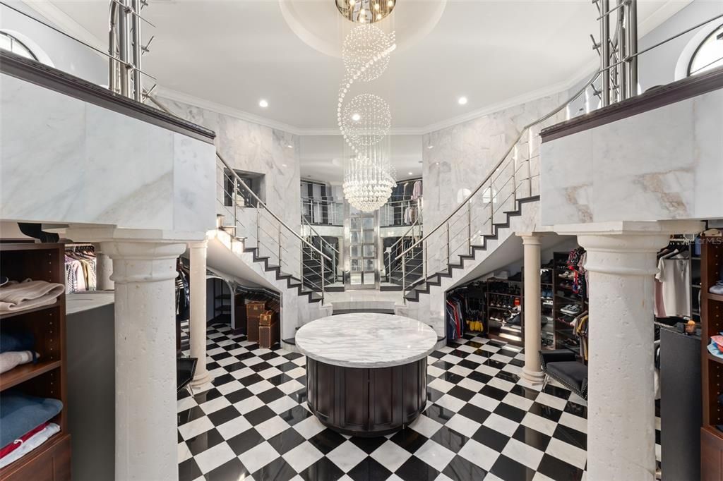 For Sale: $6,395,000 (5 beds, 8 baths, 11861 Square Feet)