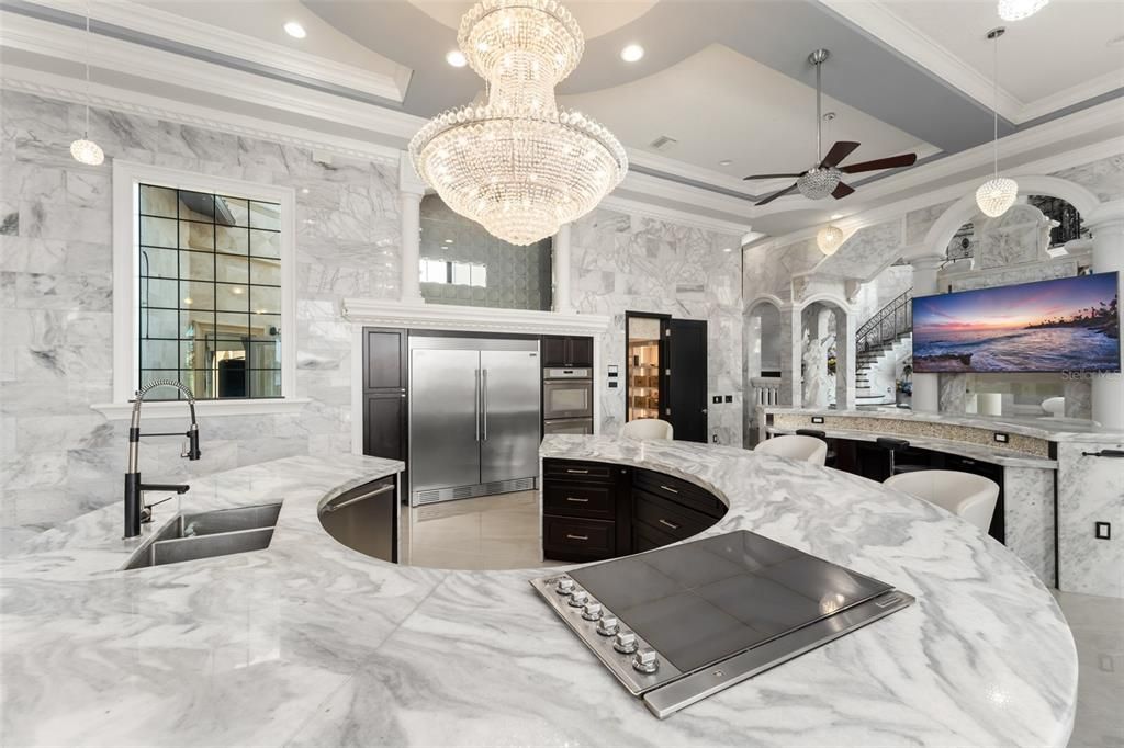 For Sale: $6,395,000 (5 beds, 8 baths, 11861 Square Feet)