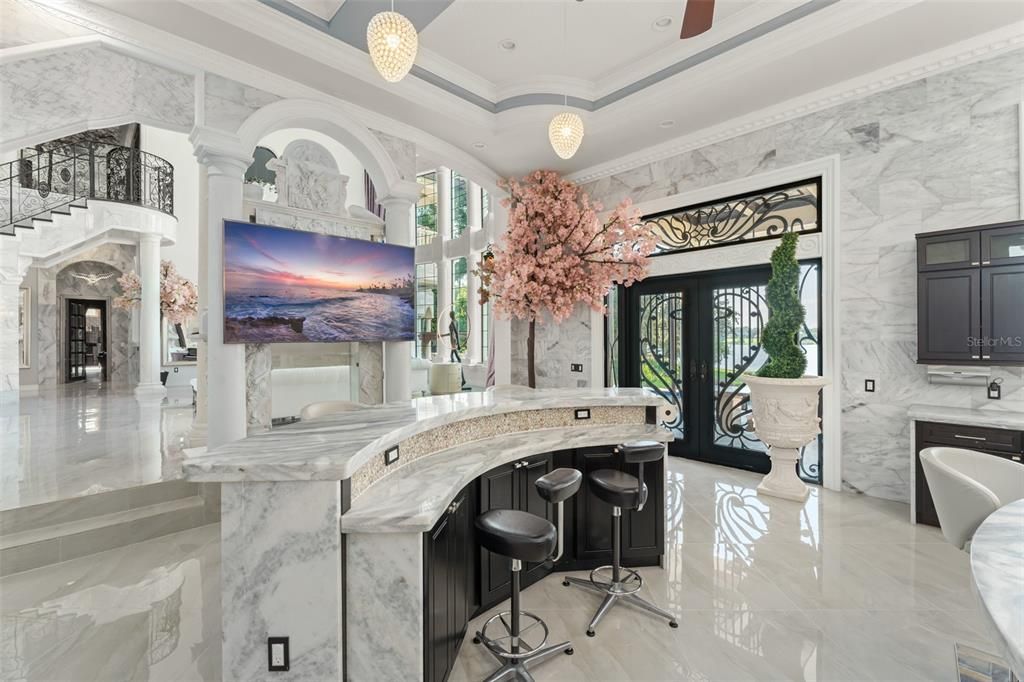 For Sale: $6,395,000 (5 beds, 8 baths, 11861 Square Feet)