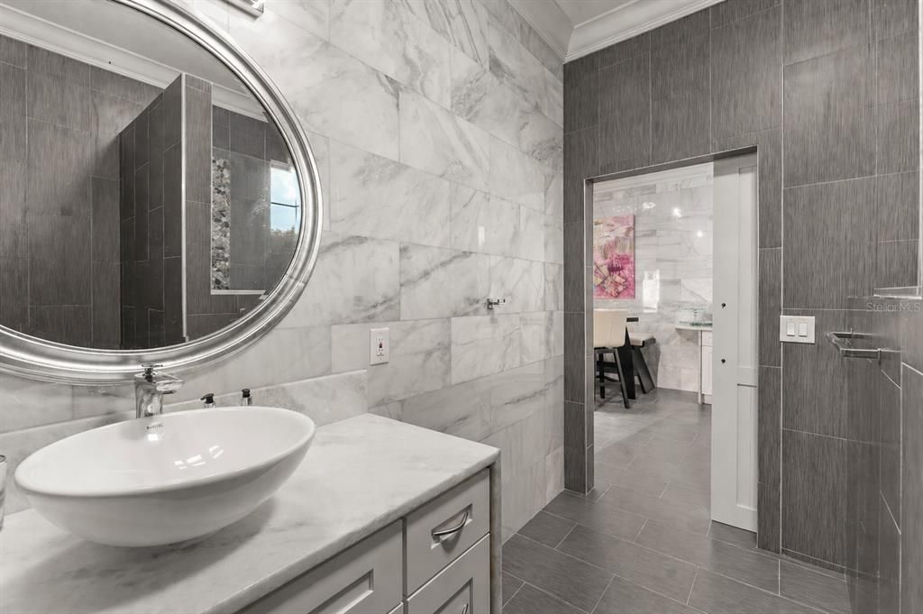 For Sale: $5,900,000 (5 beds, 8 baths, 11861 Square Feet)