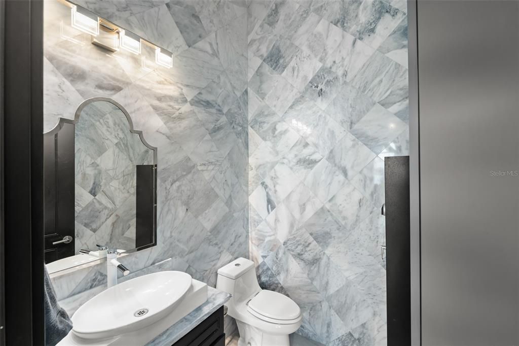 For Sale: $6,395,000 (5 beds, 8 baths, 11861 Square Feet)