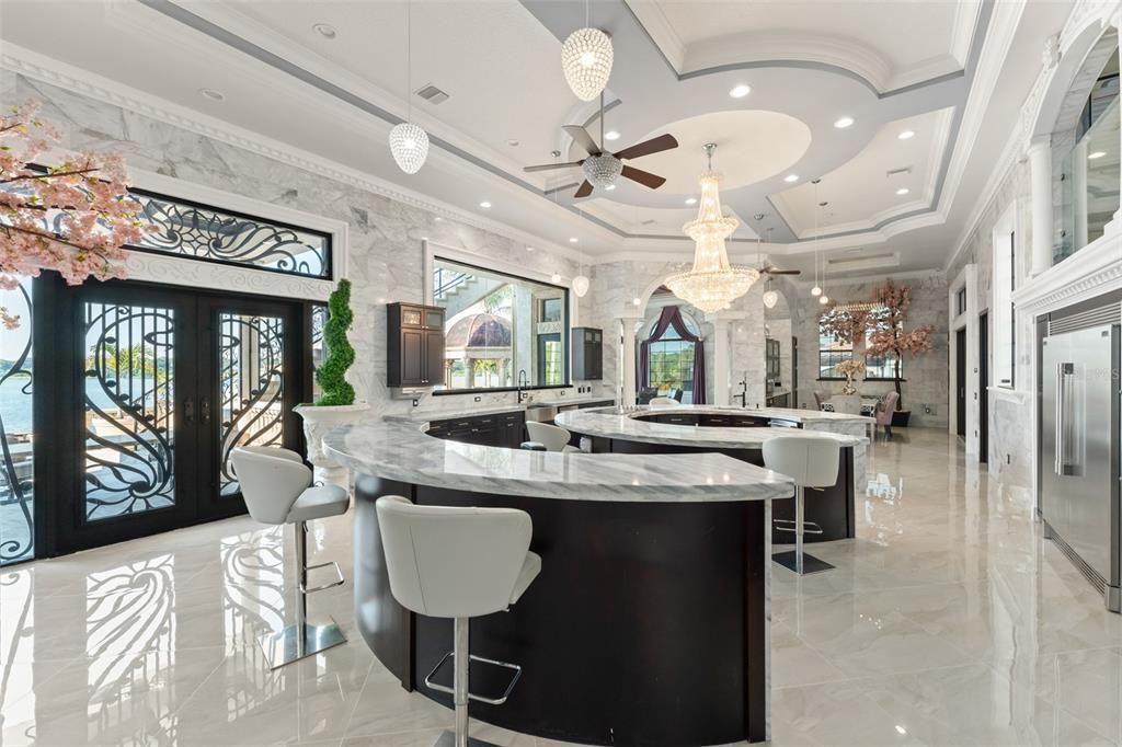 For Sale: $6,395,000 (5 beds, 8 baths, 11861 Square Feet)