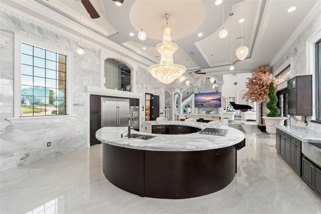 For Sale: $6,395,000 (5 beds, 8 baths, 11861 Square Feet)