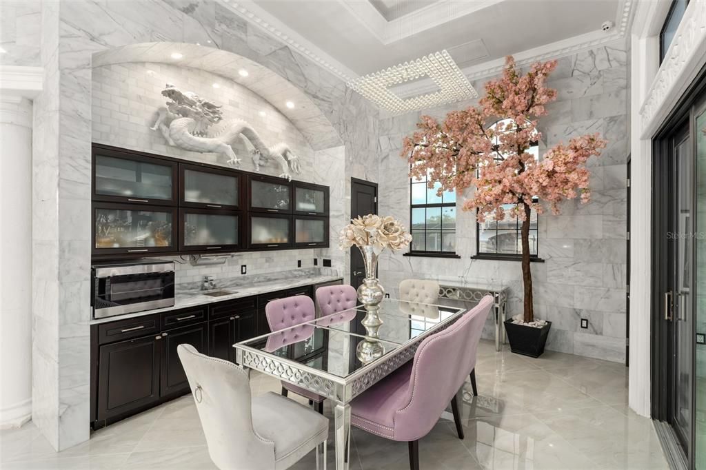 For Sale: $6,395,000 (5 beds, 8 baths, 11861 Square Feet)