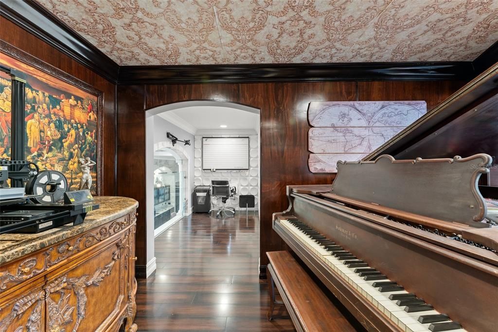 For Sale: $6,395,000 (5 beds, 8 baths, 11861 Square Feet)