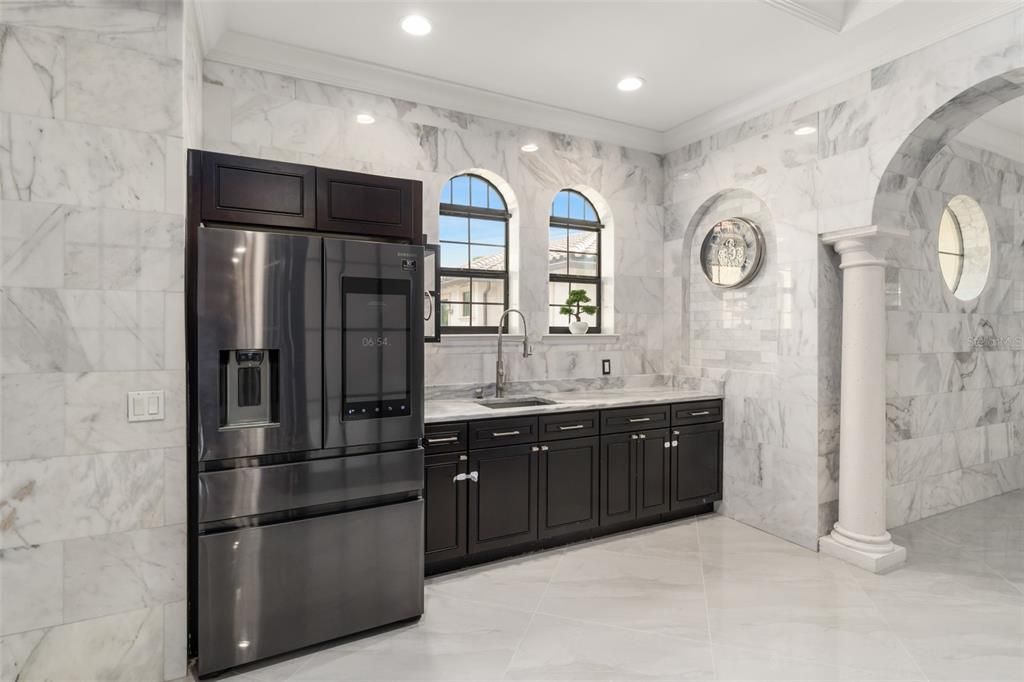 For Sale: $6,395,000 (5 beds, 8 baths, 11861 Square Feet)