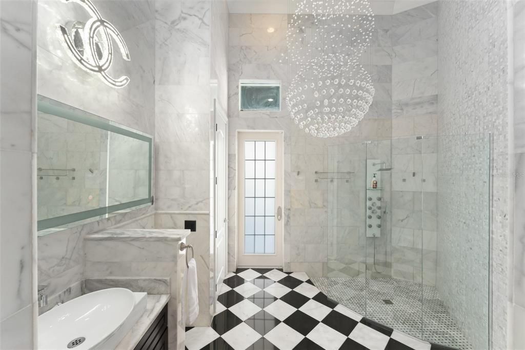 For Sale: $6,395,000 (5 beds, 8 baths, 11861 Square Feet)