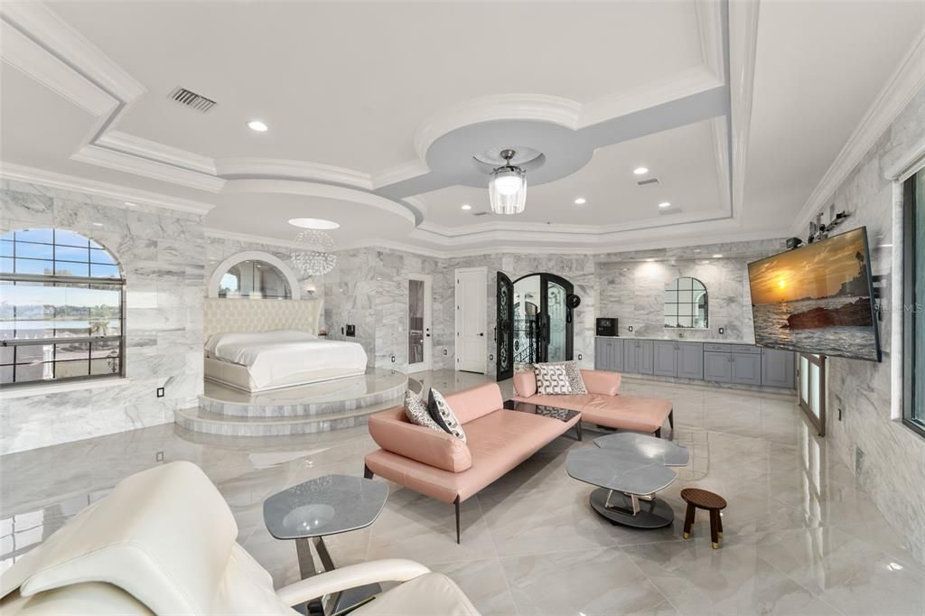 For Sale: $6,395,000 (5 beds, 8 baths, 11861 Square Feet)